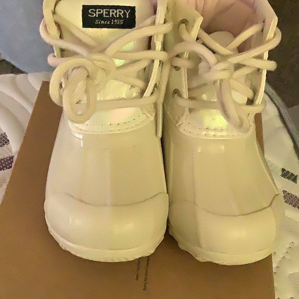 Sperry  duck boot girls size 6